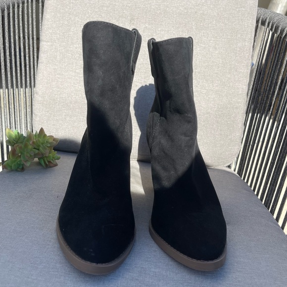 Justfab booties size 8.5- gently used - Picture 5 of 6